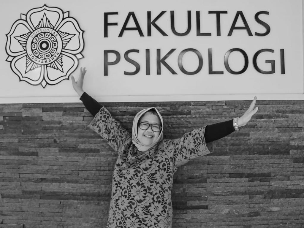 Profesor Dr Avin Fadilla Helmi